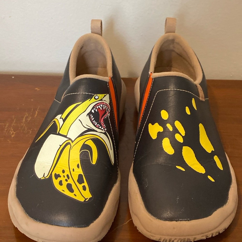 UIN Black leather BANANA SHARK! Awesome.,.